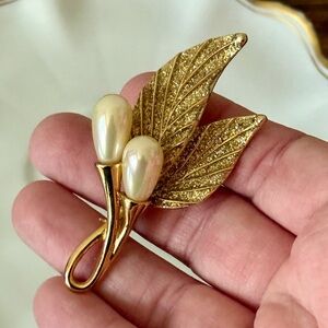 Vintage Gold Tone and Faux Pearl Brooch Costume Jewelry